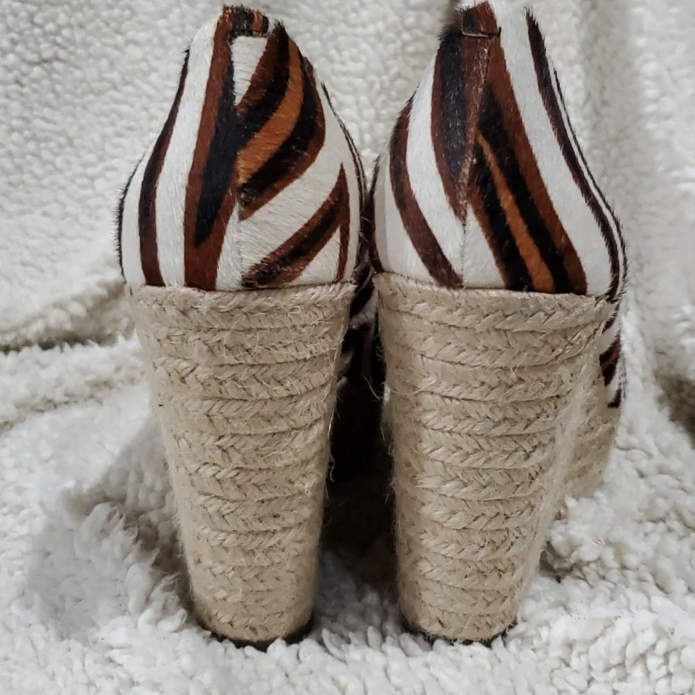 Vince camuto wedge platform espadrille zebra cow hair peep toe shoes